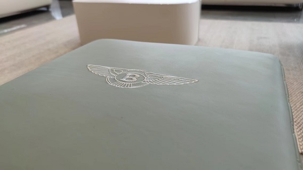 頂級粒面皮革 頂級粒面皮革